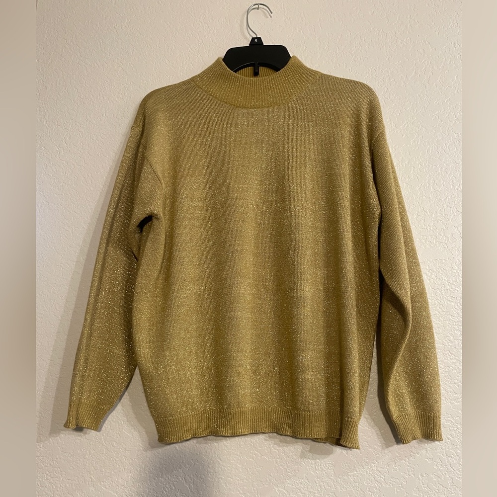 Lise J. Vintage Gold Metallic Turtleneck in great pre-loved condition size M